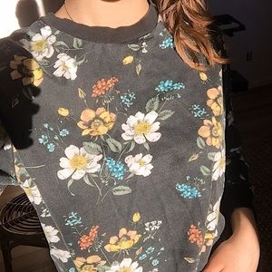 Black floral sweatshirt size S